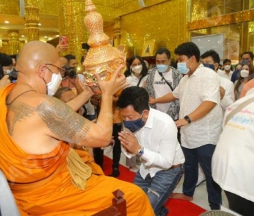 วัดไผ่ล้อม จัดพิธีไหว้ครูบูรพาจารย์ วิสาขบูชารำลึกพลังศรัทธาศิษยานุศิษย์ “คนบันเทิง” ร่วมพิธีล้นหลาม