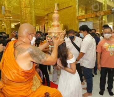 วัดไผ่ล้อม จัดพิธีไหว้ครูบูรพาจารย์ วิสาขบูชารำลึกพลังศรัทธาศิษยานุศิษย์ “คนบันเทิง” ร่วมพิธีล้นหลาม