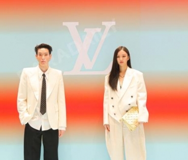 งานแฟชั่นโชว์ "Louis Vuitton" พบกับ “พัคโบกอม” ,มาริโอ้,พีช,สกาย,บอย-เฟย์, ญาญ่า อุรัสญา ณ  "ICOMSIA