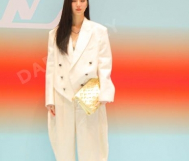 งานแฟชั่นโชว์ "Louis Vuitton" พบกับ “พัคโบกอม” ,มาริโอ้,พีช,สกาย,บอย-เฟย์, ญาญ่า อุรัสญา ณ  "ICOMSIA