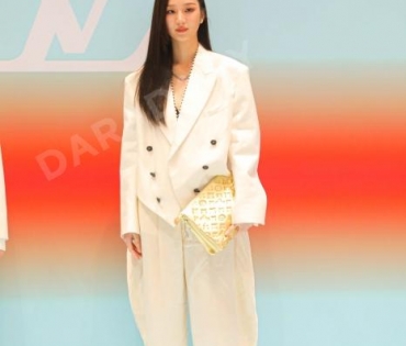 งานแฟชั่นโชว์ "Louis Vuitton" พบกับ “พัคโบกอม” ,มาริโอ้,พีช,สกาย,บอย-เฟย์, ญาญ่า อุรัสญา ณ  "ICOMSIA