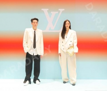 งานแฟชั่นโชว์ "Louis Vuitton" พบกับ “พัคโบกอม” ,มาริโอ้,พีช,สกาย,บอย-เฟย์, ญาญ่า อุรัสญา ณ  "ICOMSIA