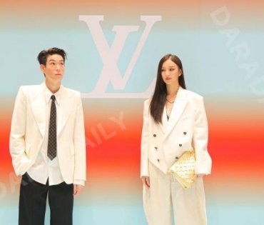 งานแฟชั่นโชว์ "Louis Vuitton" พบกับ “พัคโบกอม” ,มาริโอ้,พีช,สกาย,บอย-เฟย์, ญาญ่า อุรัสญา ณ  "ICOMSIA