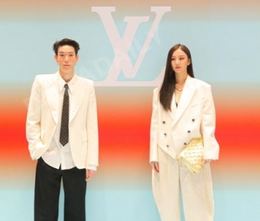 งานแฟชั่นโชว์ "Louis Vuitton" พบกับ “พัคโบกอม” ,มาริโอ้,พีช,สกาย,บอย-เฟย์, ญาญ่า อุรัสญา ณ  "ICOMSIA