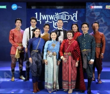 งานเปิดตัวภาพยนตร์บุพเพสันนิวาส2 พบกับ โป๊ป,เบลล่า ,ไอซ์ พาริส ณ ชั้น M ดิ เอ็มควอเทียร์