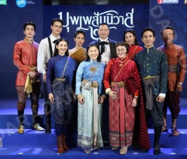 งานเปิดตัวภาพยนตร์บุพเพสันนิวาส2 พบกับ โป๊ป,เบลล่า ,ไอซ์ พาริส ณ ชั้น M ดิ เอ็มควอเทียร์