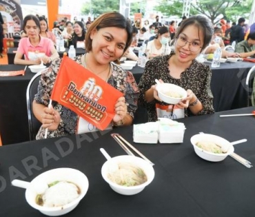 งานก๋วยเตี๋ยวเรือเลอรส...โซ้ยแหลกแจกเงินล้าน ไบร์ท นรภัทร วิไลพันธุ์