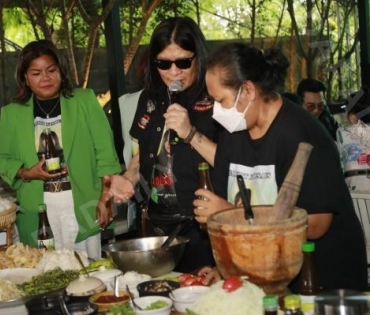 เปิดตัวผลิตภัณฑ์น้ำปลาร้าแสงจันทร์ ของ อาจารย์ไข่ มาลีฮวนน่า