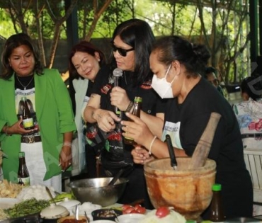 เปิดตัวผลิตภัณฑ์น้ำปลาร้าแสงจันทร์ ของ อาจารย์ไข่ มาลีฮวนน่า