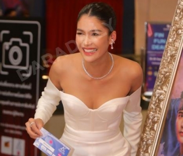 รอบปฐมทัศน์ ลิขิตรักชิงบัลลังก์  