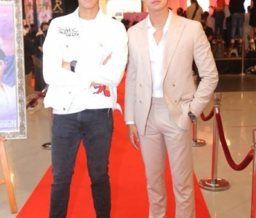 รอบปฐมทัศน์ ลิขิตรักชิงบัลลังก์  