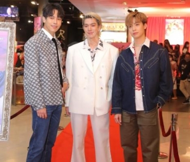รอบปฐมทัศน์ ลิขิตรักชิงบัลลังก์  