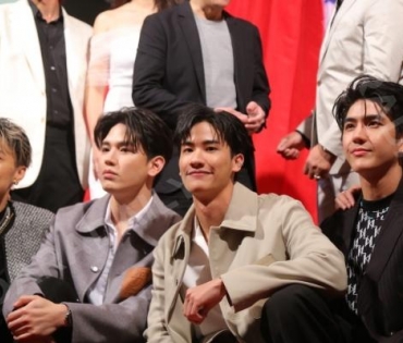 รอบปฐมทัศน์ ลิขิตรักชิงบัลลังก์  