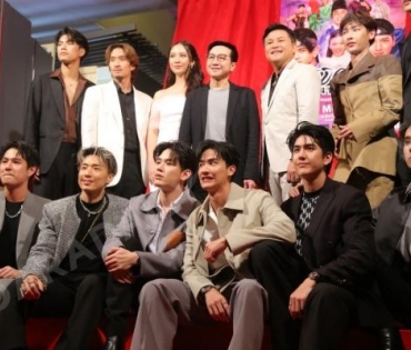 รอบปฐมทัศน์ ลิขิตรักชิงบัลลังก์  