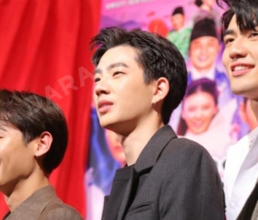 รอบปฐมทัศน์ ลิขิตรักชิงบัลลังก์  