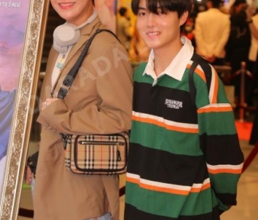 รอบปฐมทัศน์ ลิขิตรักชิงบัลลังก์  