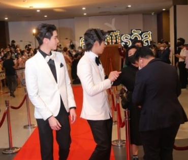 รอบปฐมทัศน์ ลิขิตรักชิงบัลลังก์  