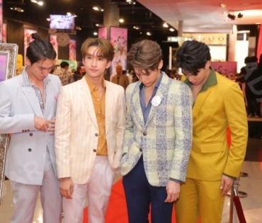 รอบปฐมทัศน์ ลิขิตรักชิงบัลลังก์  