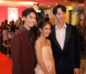 รอบปฐมทัศน์ ลิขิตรักชิงบัลลังก์  