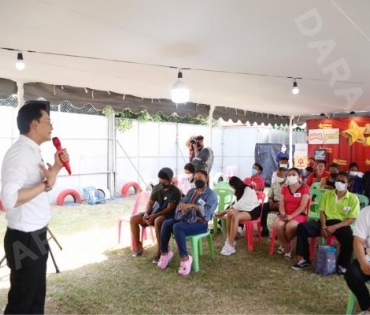 เปิดเวทีคอนเสิร์ตชุมทางดาวทองยิ่งใหญ่ “แซ็ค ชุมแพ” นำทีมศิลปินเซเว่นสตาร์ และกว่าอีก 30 ชีวิต 