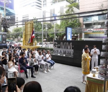 พิธีบวงสรวงละครเรื่อง ดงดอกไม้