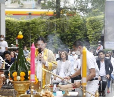 พิธีบวงสรวงละครเรื่อง ดงดอกไม้