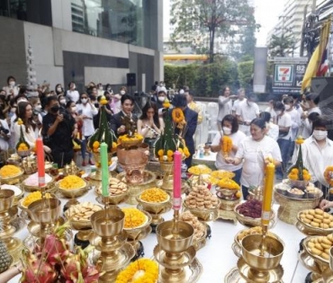 พิธีบวงสรวงละครเรื่อง ดงดอกไม้