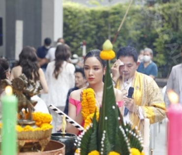 พิธีบวงสรวงละครเรื่อง ดงดอกไม้