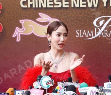 "อั้ม-อาโป" สวยหล่อออร่าทะลุ งาน "Siam Paragon The Grand Celebration of Golden Prosperity 2023"