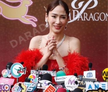 "อั้ม-อาโป" สวยหล่อออร่าทะลุ งาน "Siam Paragon The Grand Celebration of Golden Prosperity 2023"