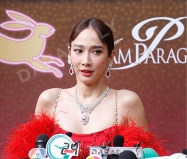 "อั้ม-อาโป" สวยหล่อออร่าทะลุ งาน "Siam Paragon The Grand Celebration of Golden Prosperity 2023"