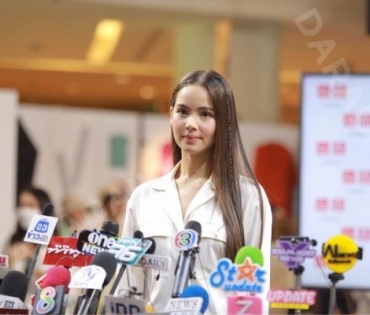 เปิดตัวคอลเลคชั่น “UNIQLO Spring/Summer 2023” พบกับ ญาญ่า อุรัสยา, แอน ทองประสม, ติ๊ก เจษฎาภรณ์, อ๊ะอาย 4EVE