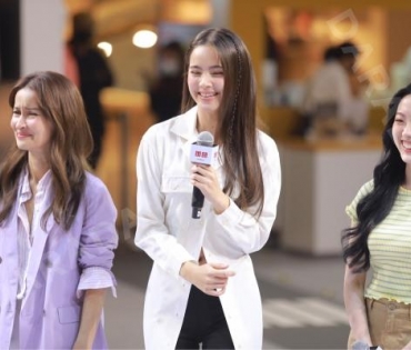 เปิดตัวคอลเลคชั่น “UNIQLO Spring/Summer 2023” พบกับ ญาญ่า อุรัสยา, แอน ทองประสม, ติ๊ก เจษฎาภรณ์, อ๊ะอาย 4EVE