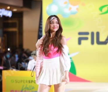 บรรยากาศงาน "Supersports Summer Fashion Show 2023" พบ "ปราง-กัญญ์ณรัณ" และสองหนุ่ม "หยิ่น-วอร์"