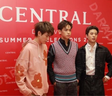 แฟชั่นสุดยิ่งใหญ่แห่งปีของห้างเซ็นทรัลกับงาน “Central Edition” พบกับ ต่อ-ธนภพ ลีรัตนขจร, มิว-นิษฐา 