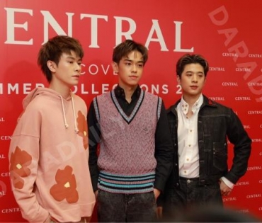 แฟชั่นสุดยิ่งใหญ่แห่งปีของห้างเซ็นทรัลกับงาน “Central Edition” พบกับ ต่อ-ธนภพ ลีรัตนขจร, มิว-นิษฐา 