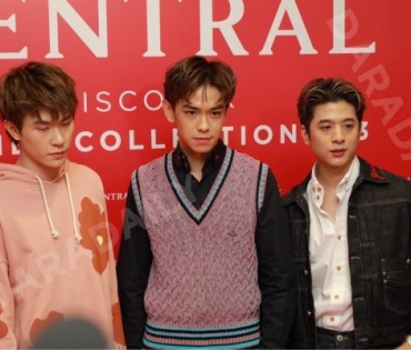 แฟชั่นสุดยิ่งใหญ่แห่งปีของห้างเซ็นทรัลกับงาน “Central Edition” พบกับ ต่อ-ธนภพ ลีรัตนขจร, มิว-นิษฐา 