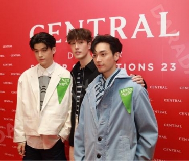 แฟชั่นสุดยิ่งใหญ่แห่งปีของห้างเซ็นทรัลกับงาน “Central Edition” พบกับ ต่อ-ธนภพ ลีรัตนขจร, มิว-นิษฐา 