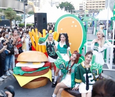 บรรยากาศงาน "วินทุกเกมกินทั่วไทย เฉพาะที่ Grab" นำโดย เบลล่า ราณี, เจมีไนน์ โฟร์ท