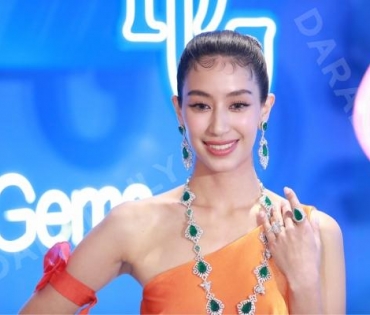 "BeautyGems" แฟชั่นโชว์คอลเล็กชั่น "Sping&Summer 2023" ร่วมกับน้ำหอม "Sisley" 6 กลิ่นใหม่ล่าสุดพร้อมพบกับ "มิ้นต์ ชาลิดา"