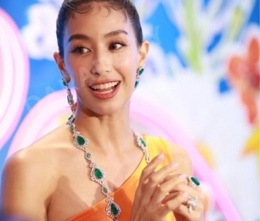 "BeautyGems" แฟชั่นโชว์คอลเล็กชั่น "Sping&Summer 2023" ร่วมกับน้ำหอม "Sisley" 6 กลิ่นใหม่ล่าสุดพร้อมพบกับ "มิ้นต์ ชาลิดา"