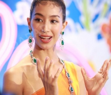 "BeautyGems" แฟชั่นโชว์คอลเล็กชั่น "Sping&Summer 2023" ร่วมกับน้ำหอม "Sisley" 6 กลิ่นใหม่ล่าสุดพร้อมพบกับ "มิ้นต์ ชาลิดา"