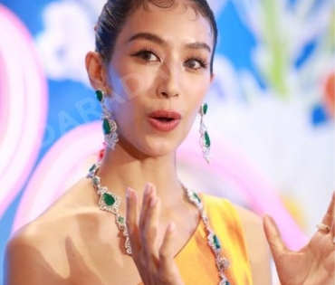 "BeautyGems" แฟชั่นโชว์คอลเล็กชั่น "Sping&Summer 2023" ร่วมกับน้ำหอม "Sisley" 6 กลิ่นใหม่ล่าสุดพร้อมพบกับ "มิ้นต์ ชาลิดา"