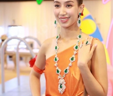 "BeautyGems" แฟชั่นโชว์คอลเล็กชั่น "Sping&Summer 2023" ร่วมกับน้ำหอม "Sisley" 6 กลิ่นใหม่ล่าสุดพร้อมพบกับ "มิ้นต์ ชาลิดา"