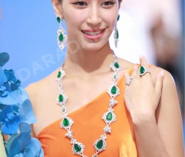 "BeautyGems" แฟชั่นโชว์คอลเล็กชั่น "Sping&Summer 2023" ร่วมกับน้ำหอม "Sisley" 6 กลิ่นใหม่ล่าสุดพร้อมพบกับ "มิ้นต์ ชาลิดา"