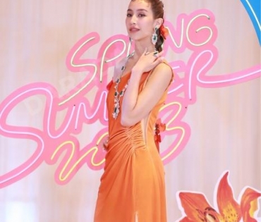 "BeautyGems" แฟชั่นโชว์คอลเล็กชั่น "Sping&Summer 2023" ร่วมกับน้ำหอม "Sisley" 6 กลิ่นใหม่ล่าสุดพร้อมพบกับ "มิ้นต์ ชาลิดา"