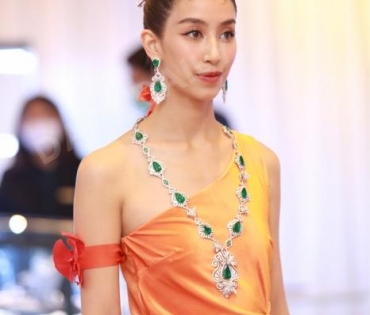 "BeautyGems" แฟชั่นโชว์คอลเล็กชั่น "Sping&Summer 2023" ร่วมกับน้ำหอม "Sisley" 6 กลิ่นใหม่ล่าสุดพร้อมพบกับ "มิ้นต์ ชาลิดา"