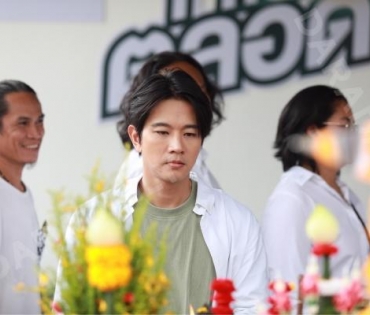 พิธีบวงสรวงละครเรื่อง "หมอตลอดกาล" พบ โทนี่ รากแก่น และ เฌอเบลล์ ลัลณ์ลลิล พร้อมด้วย ณัฏฐ์ ทิวไผ่งาม