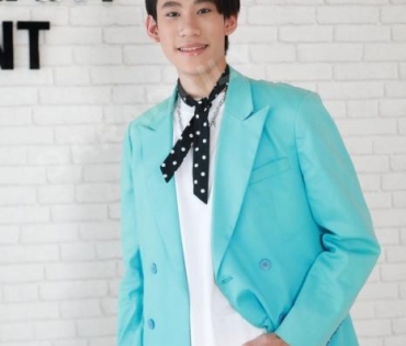 วง Di-X (สังกัดค่าย AR Entertainment ) เข้ามาโปรโมทผลงานกับดาราเดลี่