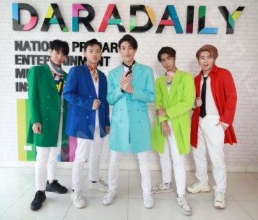 วง Di-X (สังกัดค่าย AR Entertainment ) เข้ามาโปรโมทผลงานกับดาราเดลี่